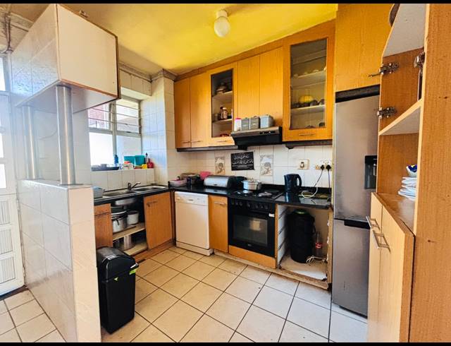 2.5 BEDROOM APARTMENT FOR SALE IN NORTH BEACH